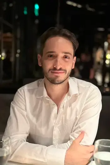 Gonzalo on a date.